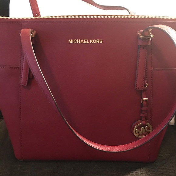 Micheal Kors Purse - Picture 1 of 5